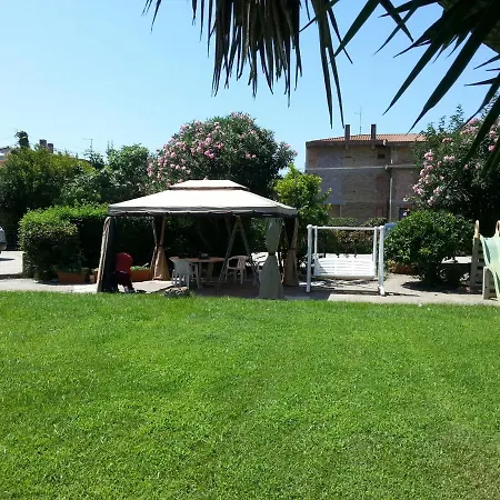 아파트 Garden Basement - Seminterrato Max 4 Ospiti - Vicino Aeroporto E Fiera 피우미치노