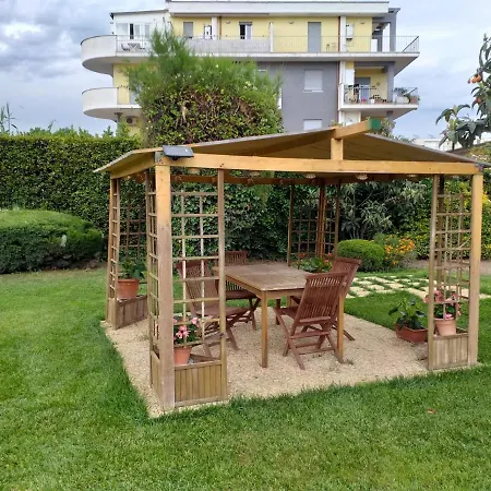 Garden Basement - Seminterrato Max 4 Ospiti - Vicino Aeroporto E Fiera 피우미치노