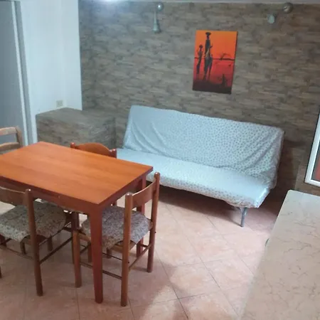 Garden Basement - Seminterrato Max 4 Ospiti - Vicino Aeroporto E Fiera 아파트 피우미치노