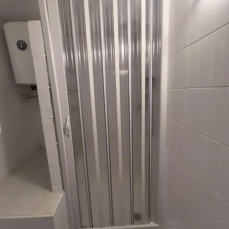 Bilocale In Seminterrato 4 Posti Letto